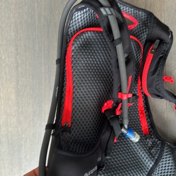 UNDER ARMOUR SPEEDFORM RUN PACK
Item #02047 - Picture 8 of 11